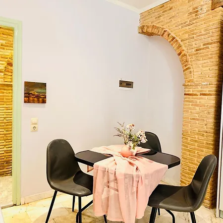 Apartment Dolce - Spacious Renovated With Unique Decor Perfect For 4 In Ideal For Fun And Relaxation By Mana Gers Laganas